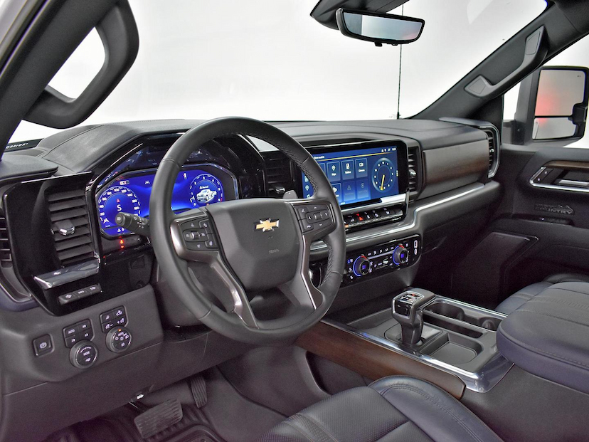 Foto do veículo CHEVROLET SILVERADO  HIGH COUNTRY 5.3 V8 AWD AUT. 2024 24.930 KM 409.000,00