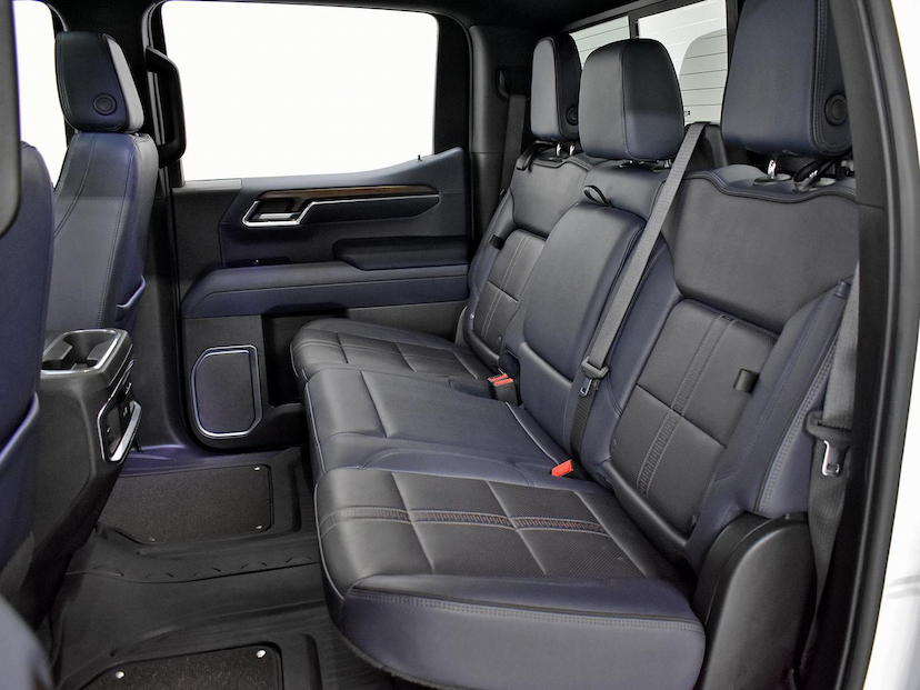 Foto do veículo CHEVROLET SILVERADO  HIGH COUNTRY 5.3 V8 AWD AUT. 2024 24.930 KM 409.000,00