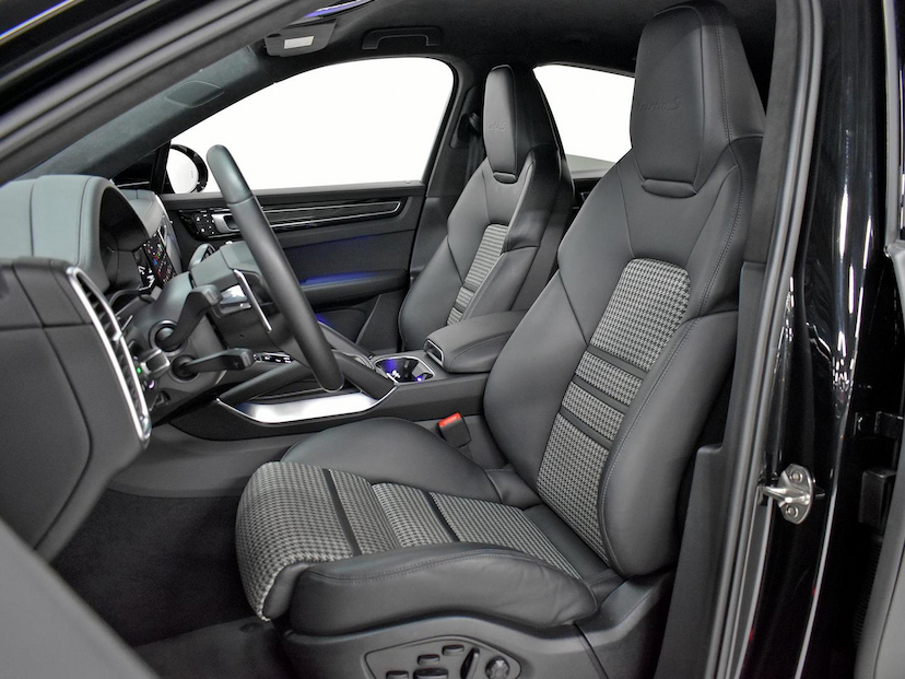 Foto do veículo PORSCHE CAYENNE  COUPE TURBO S E-HYBRID 4.0 2023 30.560 KM 940.000,00