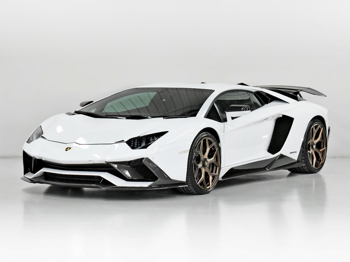 Foto do veículo LAMBORGHINI AVENTADOR  LP 740-4 S 2017/2018 6.915 KM R$ 6.600.000,00