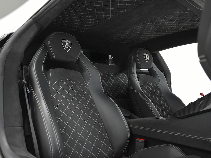 Foto do veículo LAMBORGHINI AVENTADOR  LP 740-4 S 2018 7.135 KM 6.500.000,00