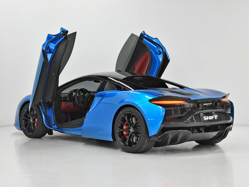 Foto do veículo MCLAREN ARTURA MCLAREN  COUPE 3.0 V6 2P (HÍBRIDO) 2023 8.715 KM 2.190.000,00