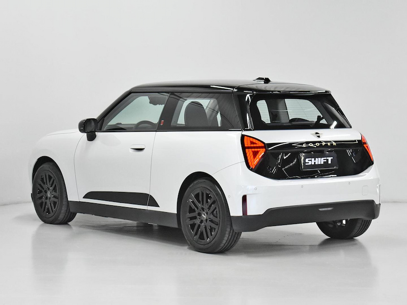 Foto do veículo MINI COOPER  E 2024 2.290 KM 199.000,00