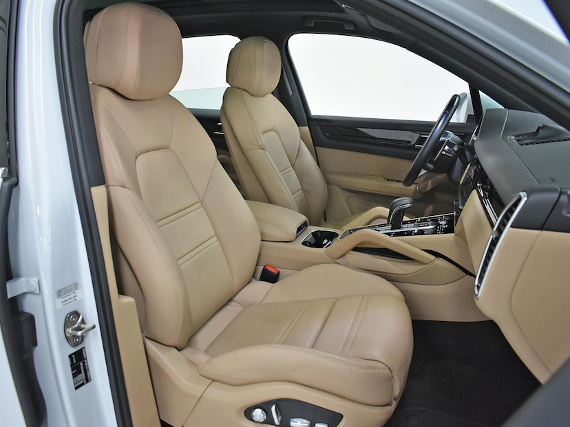 Foto do veículo PORSCHE CAYENNE  3.0 V6 462CV (HIBRIDO) 2021 44.420 KM 465.000,00
