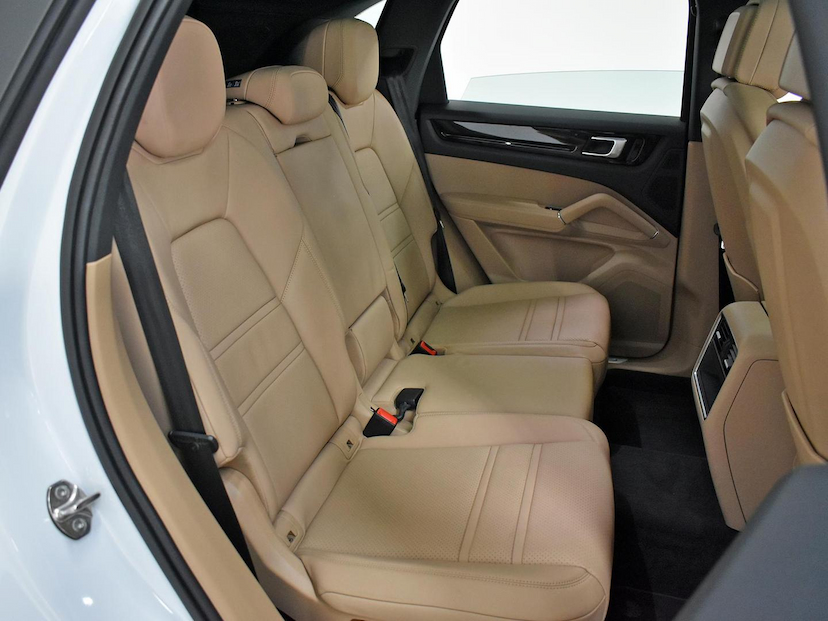 Foto do veículo PORSCHE CAYENNE  3.0 V6 462CV (HIBRIDO) 2021 44.420 KM 465.000,00