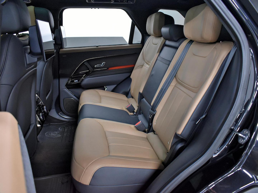 Foto do veículo LAND ROVER RANGE ROVER AUTOBIOGRAPHY RANGE R. . 3.0 P550E (HÍB.) 2025 9.180 KM 1.030.000,00