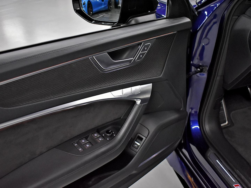 Foto do veículo AUDI RS6  4.0 AVANT TFSI BI-TB QUAT.TIP.(HIB.) 2021 26.220 KM 787.000,00