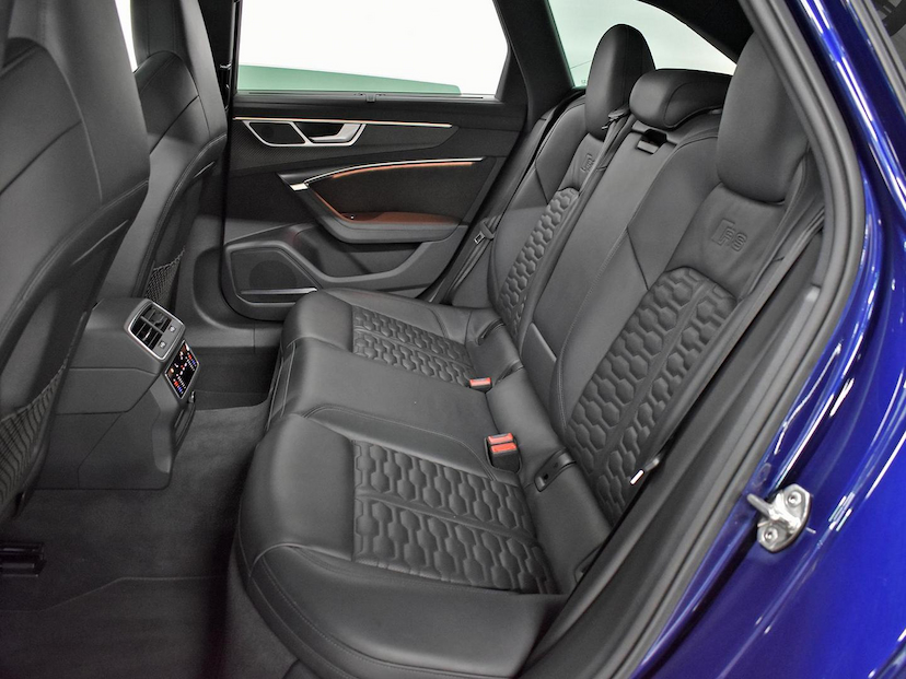 Foto do veículo AUDI RS6  4.0 AVANT TFSI BI-TB QUAT.TIP.(HIB.) 2021 26.220 KM 787.000,00