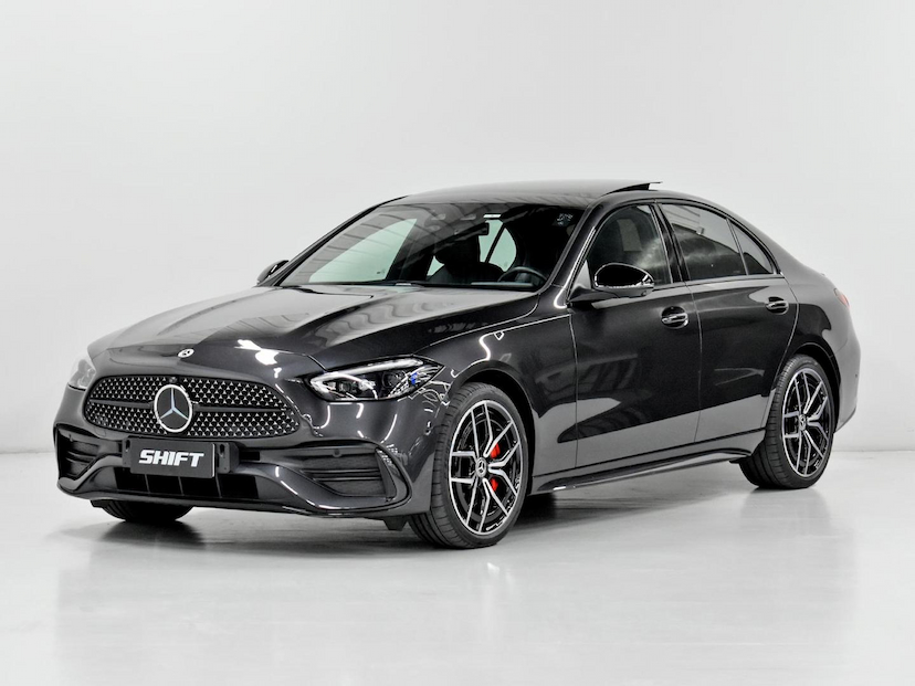 Foto do veículo MERCEDES-BENZ C 300 C300 AMG LINE 2024 24.720 KM 340.000,00