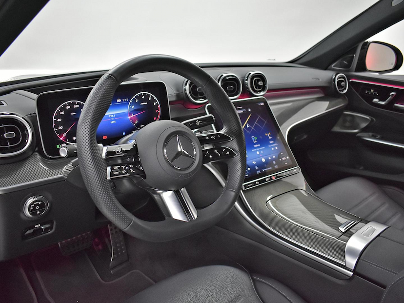 Foto do veículo MERCEDES-BENZ C 300 C300 AMG LINE 2024 24.720 KM 340.000,00