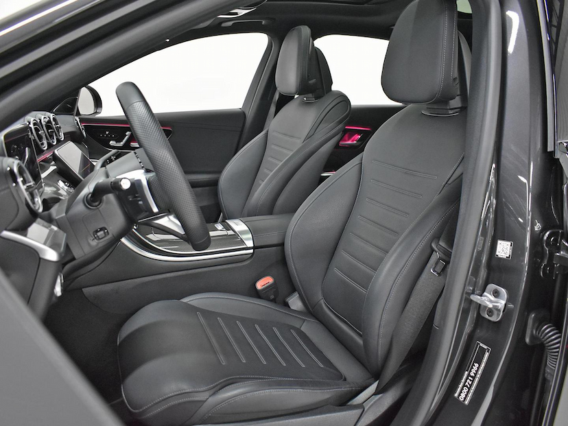 Foto do veículo MERCEDES-BENZ C 300 C300 AMG LINE 2024 24.720 KM 340.000,00