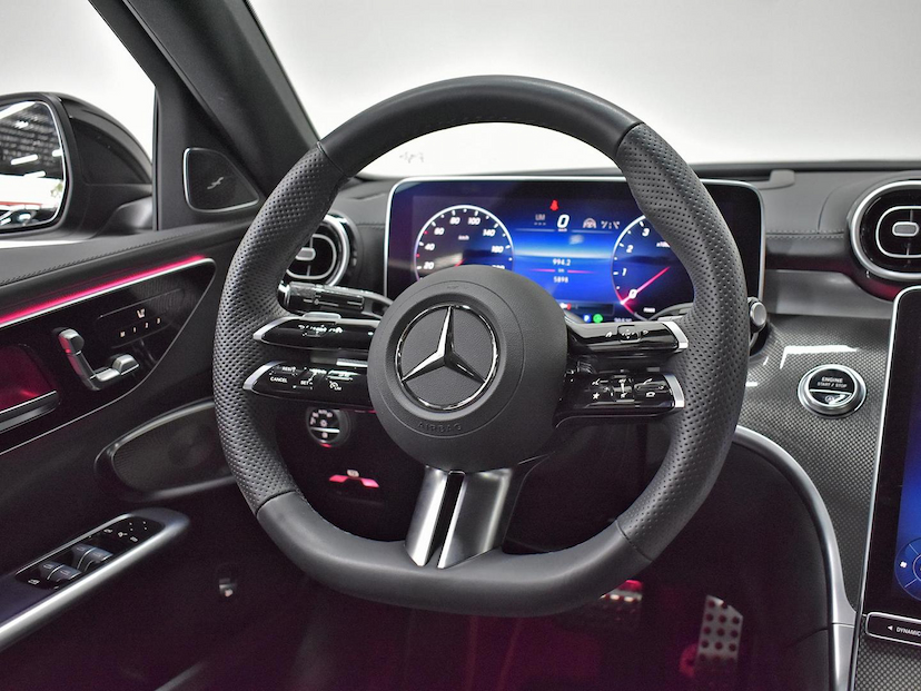 Foto do veículo MERCEDES-BENZ C 300 C300 AMG LINE 2024 24.720 KM 340.000,00