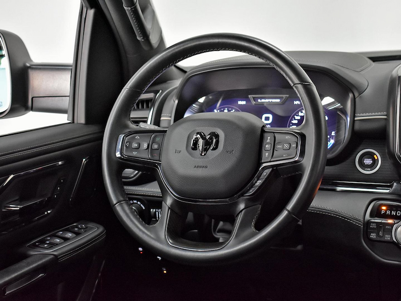 Foto do veículo RAM 1500  LIMITED 5.7 CD 4X4 AUT. 2024 25.245 KM 450.000,00