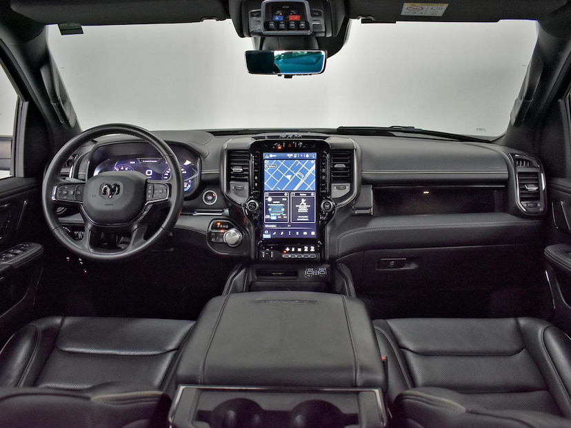 Foto do veículo RAM 1500  LIMITED 5.7 CD 4X4 AUT. 2024 25.245 KM 450.000,00