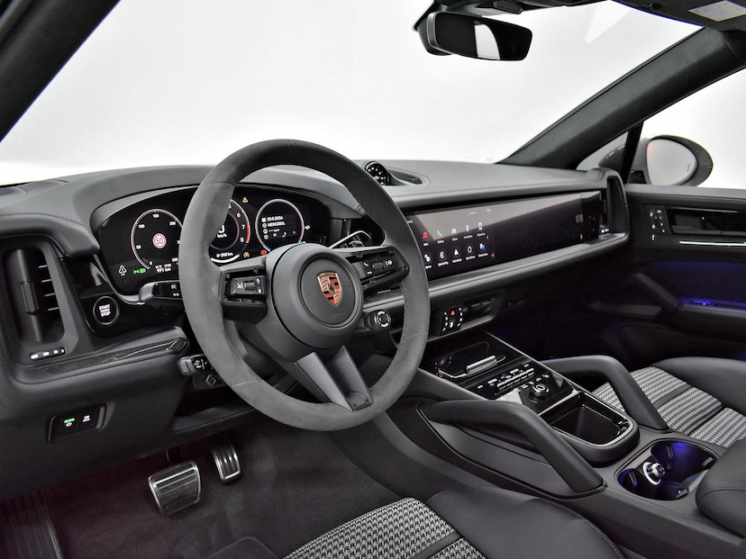 Foto do veículo PORSCHE CAYENNE  GTS COUPE 4.0 500CV 2026 990 KM 1.220.000,00