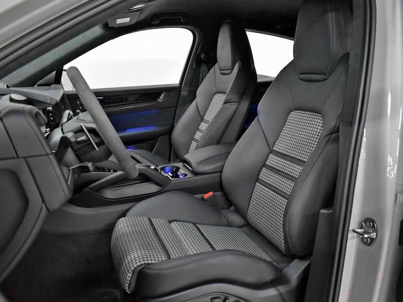 Foto do veículo PORSCHE CAYENNE  GTS COUPE 4.0 500CV 2026 990 KM 1.220.000,00