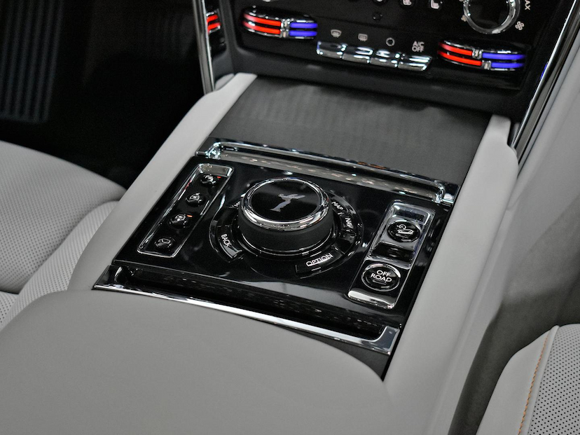 Foto do veículo ROLLS-ROYCE CULLINAN  6.7 V12 AUT. 2026 35 KM 8.000.000,00