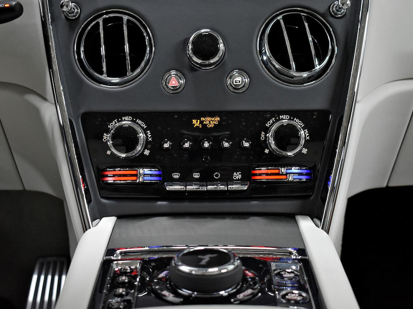 Foto do veículo ROLLS-ROYCE CULLINAN  6.7 V12 AUT. 2026 35 KM 8.000.000,00