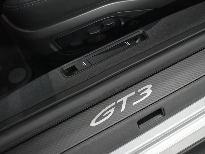Foto do veículo PORSCHE 911  GT3 TOURING 2026 1.275 KM 2.350.000,00