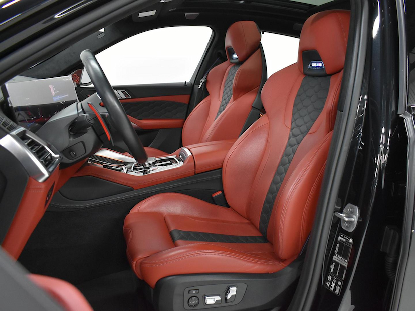 Foto do veículo BMW X6  M COMPETITION 4.4 V8 BI-TB (HIB) AUT. 2024 10.290 KM 890.000,00