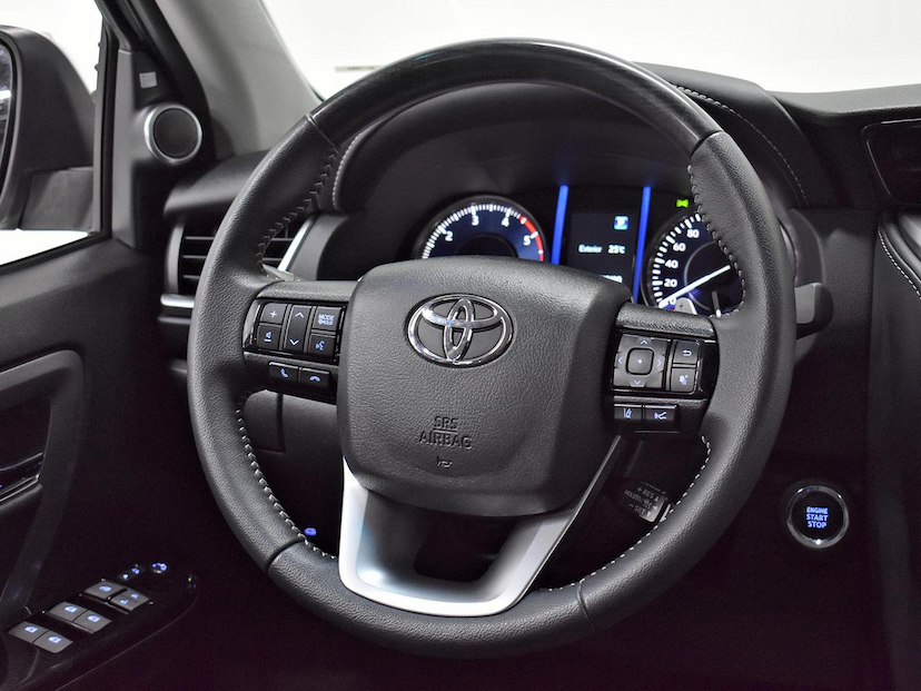 Foto do veículo TOYOTA HILUX  SW4 SRX PLAT. 4X4 2.8 TB DIE. AUT. 2025 22.280 KM 359.000,00