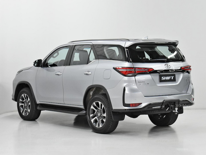Foto do veículo TOYOTA HILUX  SW4 SRX PLAT. 4X4 2.8 TB DIE. AUT. 2025 22.280 KM 359.000,00
