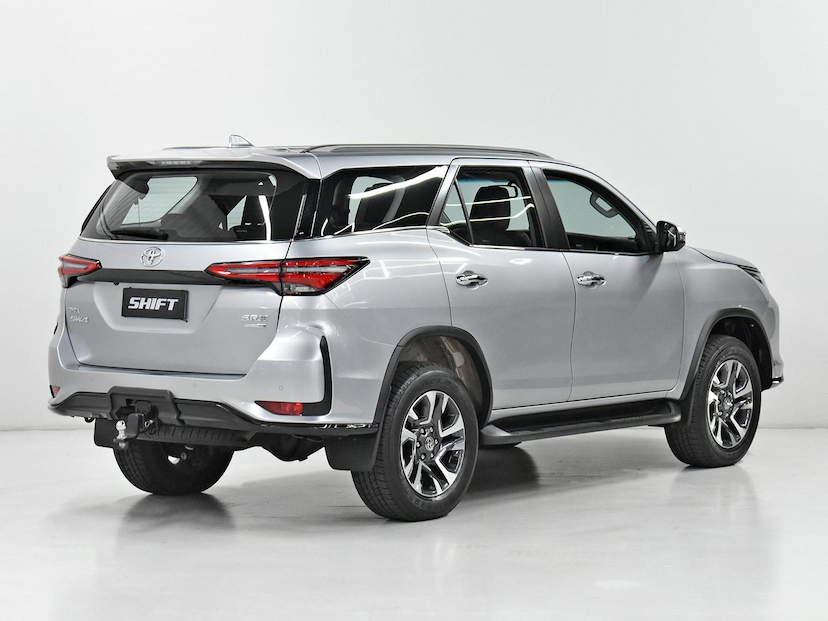 Foto do veículo TOYOTA HILUX  SW4 SRX PLAT. 4X4 2.8 TB DIE. AUT. 2025 22.280 KM 359.000,00