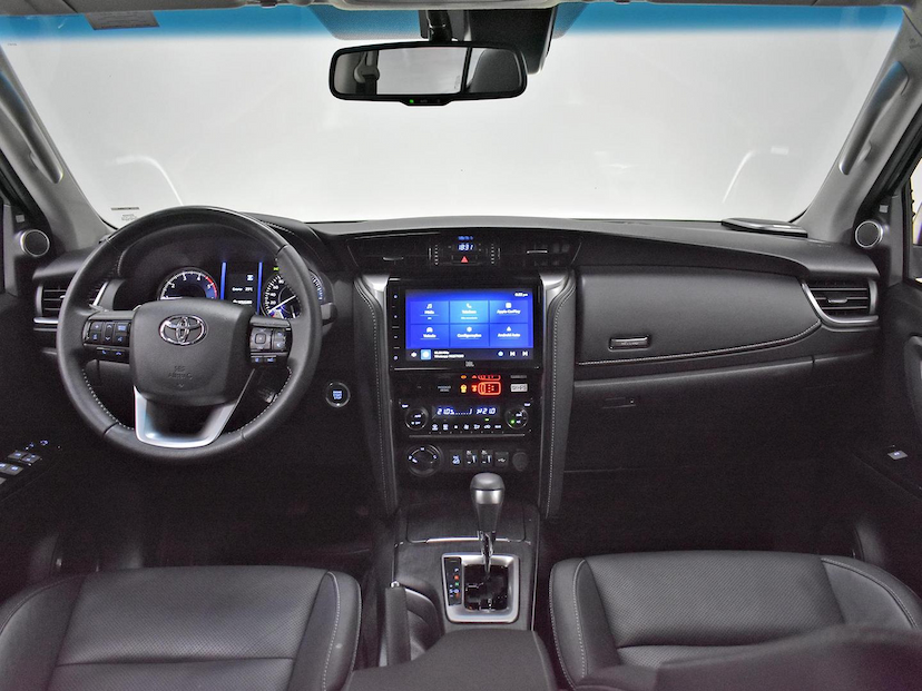 Foto do veículo TOYOTA HILUX  SW4 SRX PLAT. 4X4 2.8 TB DIE. AUT. 2025 22.280 KM 359.000,00