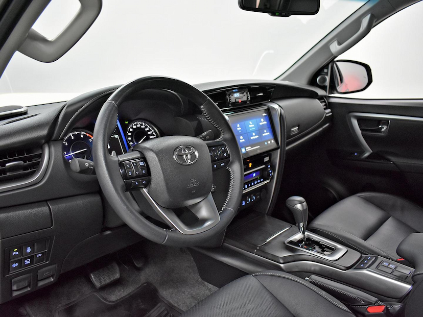 Foto do veículo TOYOTA HILUX  SW4 SRX PLAT. 4X4 2.8 TB DIE. AUT. 2025 22.280 KM 359.000,00