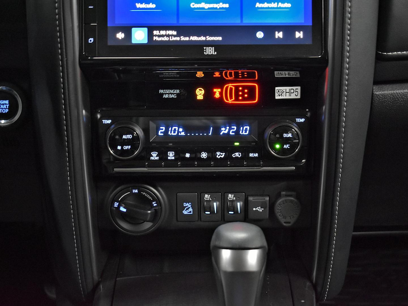 Foto do veículo TOYOTA HILUX  SW4 SRX PLAT. 4X4 2.8 TB DIE. AUT. 2025 22.280 KM 359.000,00