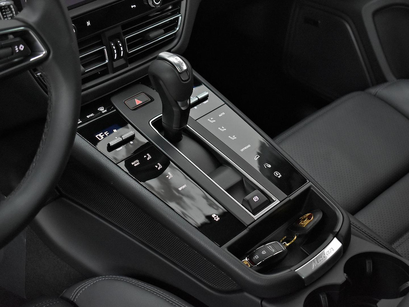 Foto do veículo PORSCHE MACAN  2.0 TURBO 2026 55 KM 575.000,00