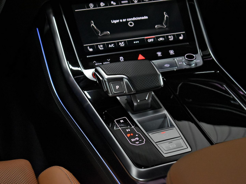 Foto do veículo AUDI RS Q8  PERFOMANCE TFSI 2026 340 KM 1.230.000,00