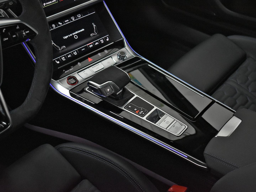 Foto do veículo AUDI RS6 RS6 4.0 AVANT.PERF TFSI QUAT.TIP.(HIB) 2026 435 KM 1.190.000,00