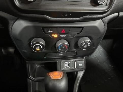 Foto do veículo JEEP RENEGADE  SPORT T270 FLEX 2022 15.487 KM 109.900,00