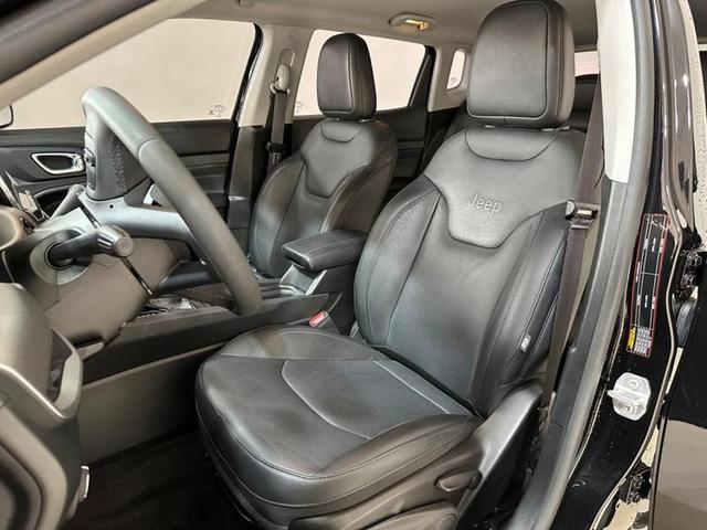 Foto do veículo JEEP COMPASS  LONG TF 2022 24.066 KM 136.900,00