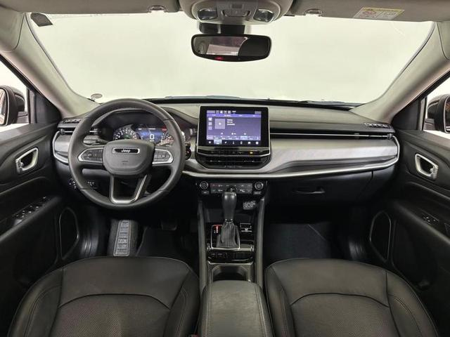 Foto do veículo JEEP COMPASS  LONG TF 2022 24.066 KM 136.900,00