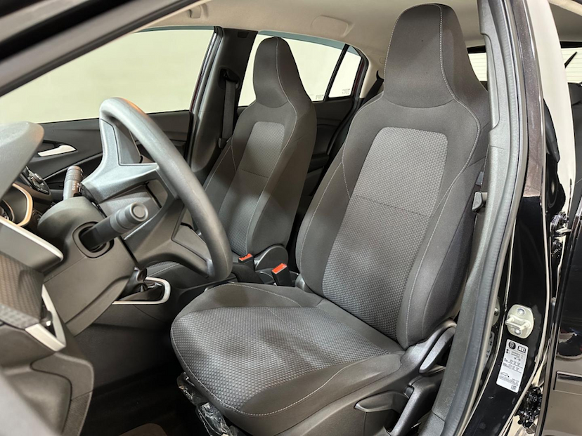 Foto do veículo CHEVROLET ONIX  10MT LT2 2024 14.288 KM 77.900,00