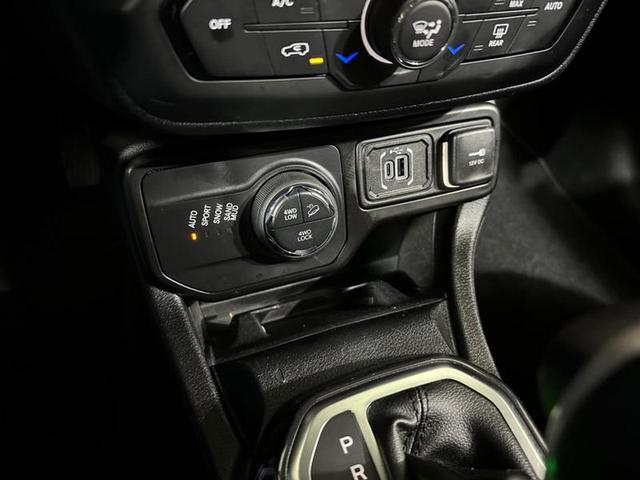 Foto do veículo JEEP RENEGADE  S T270 FLEX 4X4 2023 25.619 KM 131.900,00