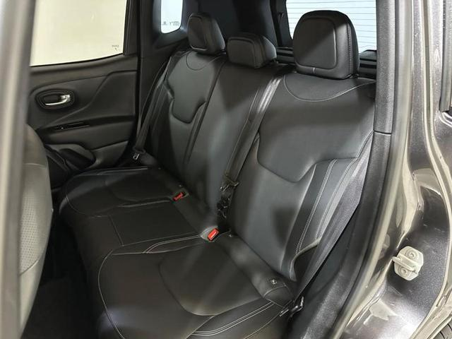 Foto do veículo JEEP RENEGADE  S T270 FLEX 4X4 2023 25.619 KM 131.900,00