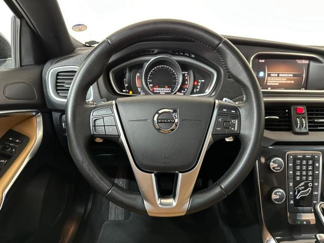 Foto do veículo VOLVO V40  T4 2018 64.479 KM 119.900,00