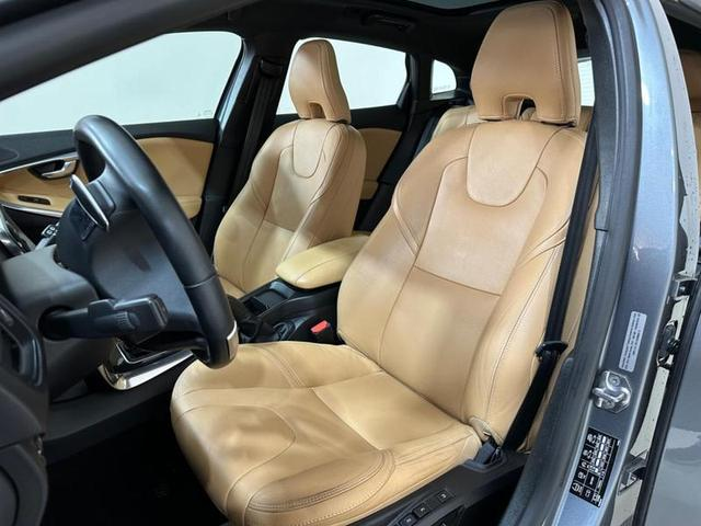 Foto do veículo VOLVO V40  T4 2018 64.479 KM 119.900,00
