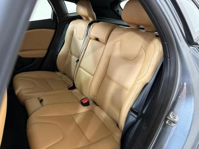 Foto do veículo VOLVO V40  T4 2018 64.479 KM 119.900,00