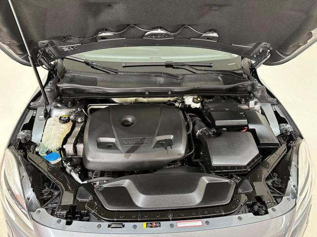 Foto do veículo VOLVO V40  T4 2018 64.479 KM 119.900,00
