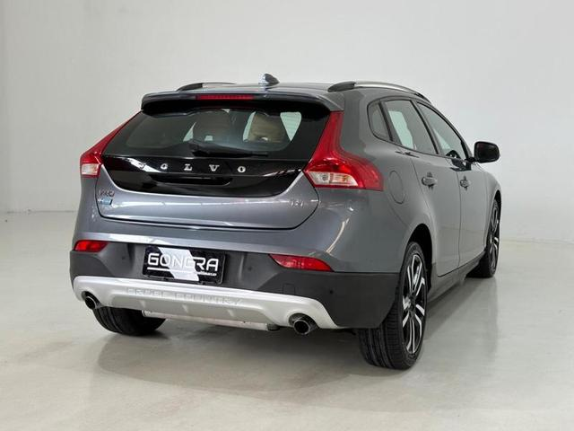Foto do veículo VOLVO V40  T4 2018 64.479 KM 119.900,00