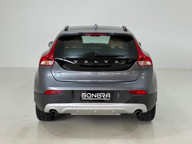 Foto do veículo VOLVO V40  T4 2018 64.479 KM 119.900,00