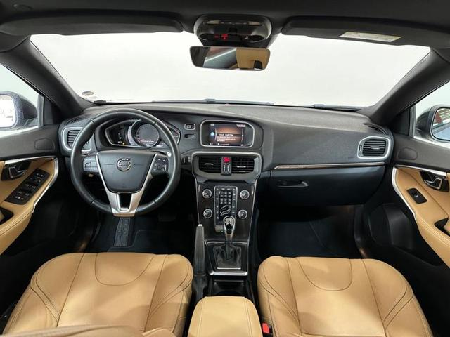 Foto do veículo VOLVO V40  T4 2018 64.479 KM 119.900,00
