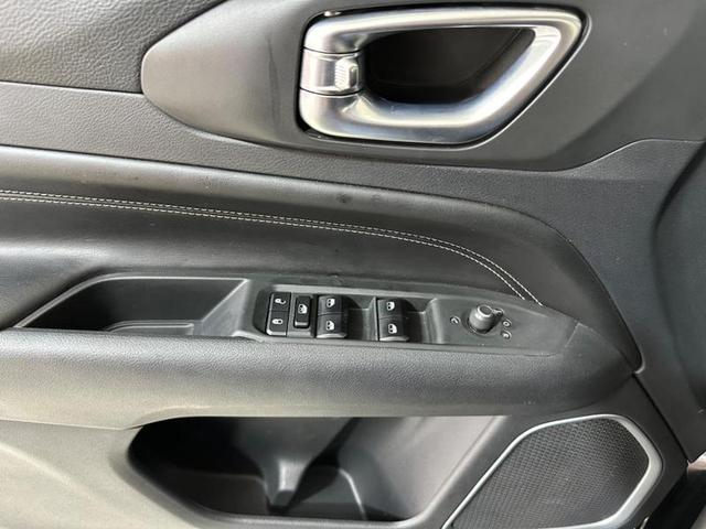 Foto do veículo JEEP COMPASS  LONG TF 2023 27.991 KM 146.900,00