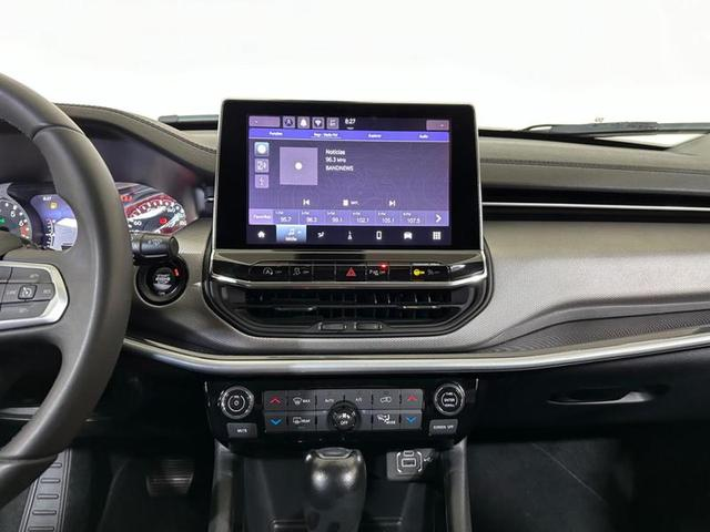 Foto do veículo JEEP COMPASS  LONG TF 2022 33.633 KM 135.900,00