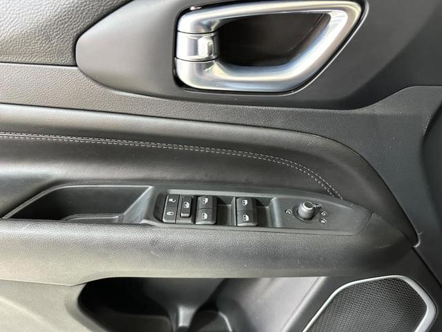 Foto do veículo JEEP COMPASS  LONG TF 2022 33.633 KM 135.900,00