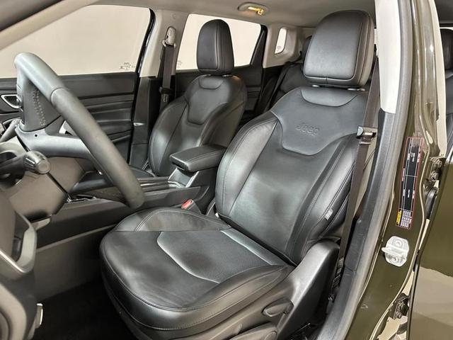 Foto do veículo JEEP COMPASS  LONG TF 2022 33.633 KM 135.900,00